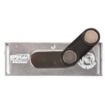 detalhe placa crachá íman magnético identificador