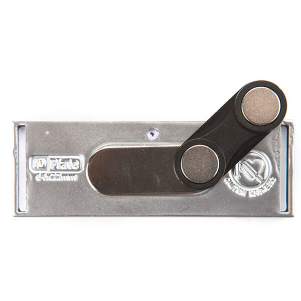 detalhe placa crachá íman magnético identificador