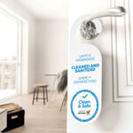 Aviso Porta Hotel Alojamento Quarto Covid-19 selo Clean & Safe Turismo de Portugal